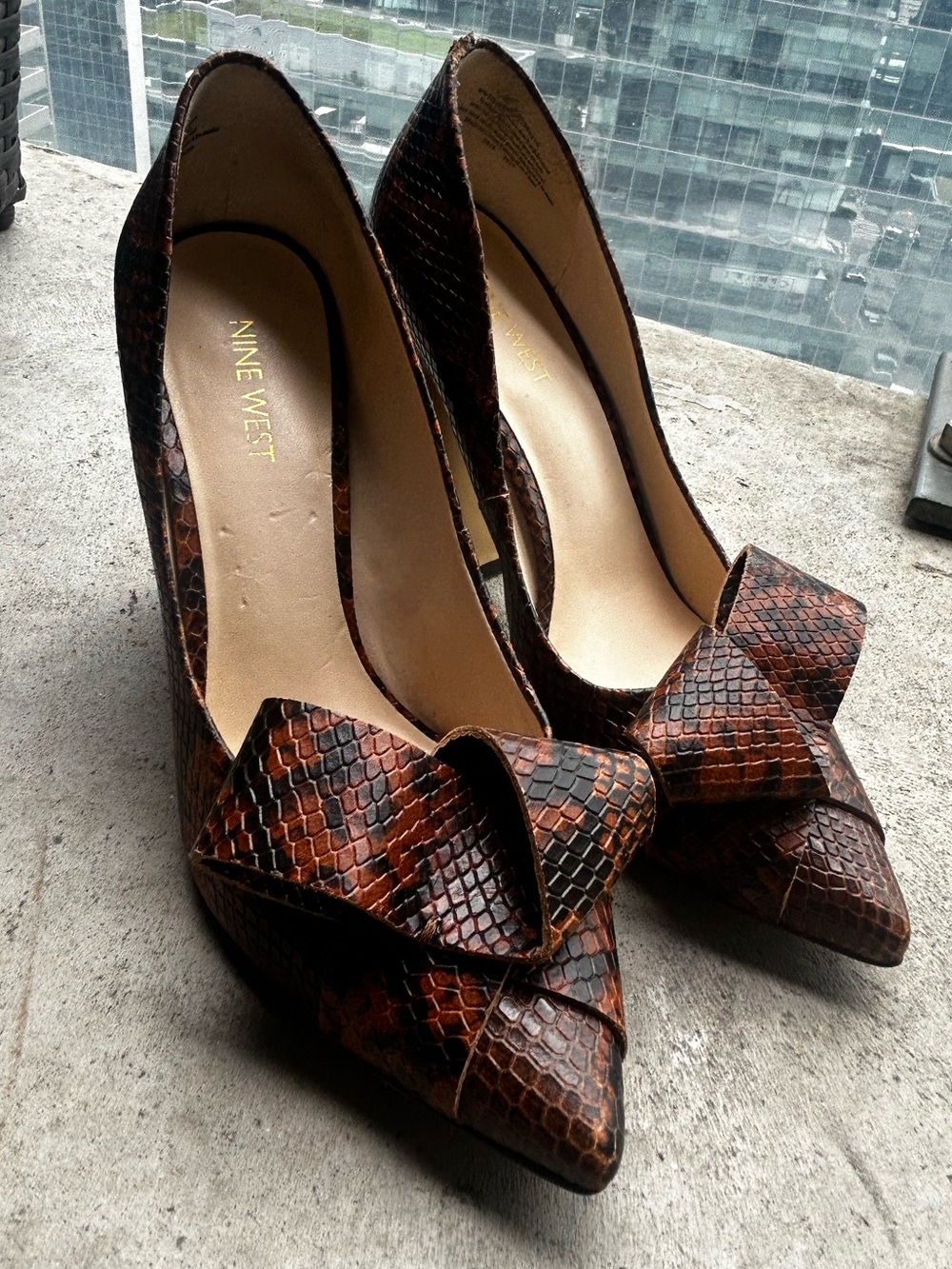 Nine West Brown Snakeskin Pointed-Toe Bow Pumps